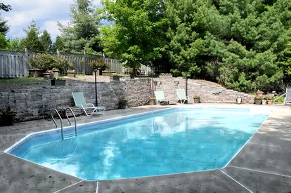 Impressive Cabin with a Pool and Hot Tub Ideal for Weekend Getaways in the Catskills - Hunter, New York - glamping.directory