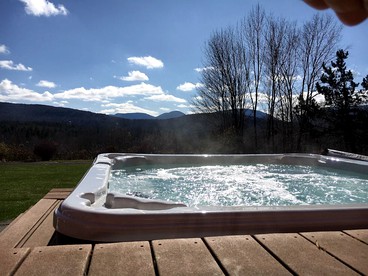 Impressive Cabin with a Pool and Hot Tub Ideal for Weekend Getaways in the Catskills - Hunter, New York - glamping.directory