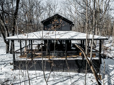 Secluded Cabin in the Woods in Monteagle, Tennessee - Monteagle, Tennessee - glamping.directory