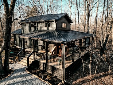 Secluded Cabin in the Woods in Monteagle, Tennessee - Monteagle, Tennessee - glamping.directory