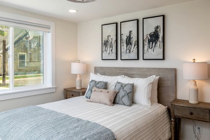 Tranquil Farmhouse Cottage with Scenic Views of the Smoky Mountains in Maryville, Tennessee - Maryville, Tennessee - glamping.directory