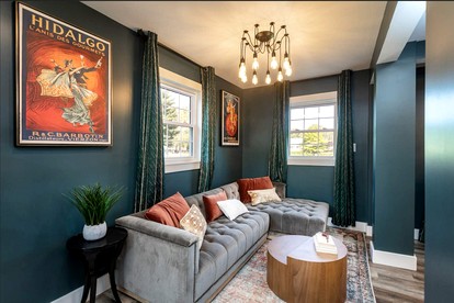 Romantic First-Floor Vacation Rental with Vintage Charm and Blue Ridge Mountain Views in Virginia’s Shenandoah Valley - Luray, Virginia - glamping.directory