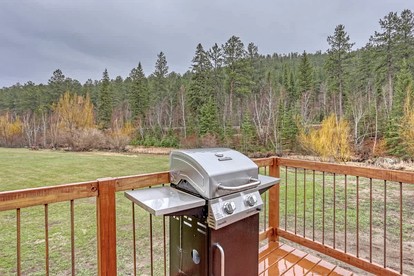 Charming Rustic Cabin Oasis near Black Hills Mountain in South Dakota - Keystone, South Dakota - glamping.directory
