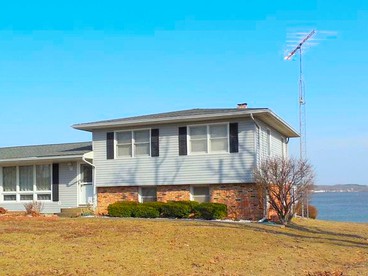 Family-Friendly Waterfront Cottage near the Shimek State Forest and the Mississippi River, Iowa - Montrose, Iowa - glamping.directory