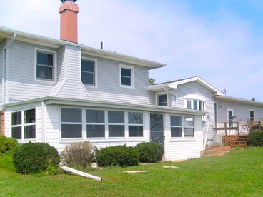 Family-Friendly Waterfront Cottage near the Shimek State Forest and the Mississippi River, Iowa - glamping.directory
