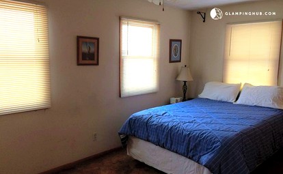 Family-Friendly Waterfront Cottage near the Shimek State Forest and the Mississippi River, Iowa - Montrose, Iowa - glamping.directory