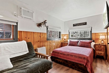Trailside Cabin Escape with Stunning Views and Easy Adventure Access in Colorado Springs, Colorado - Colorado Springs, Colorado - glamping.directory
