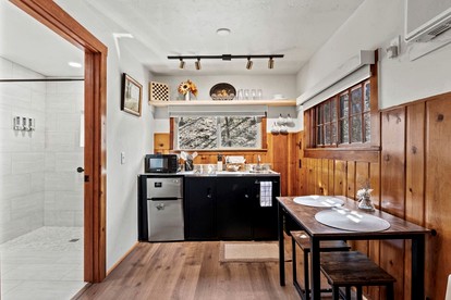 Trailside Cabin Escape with Stunning Views and Easy Adventure Access in Colorado Springs, Colorado - Colorado Springs, Colorado - glamping.directory