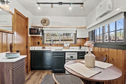 Trailside Cabin Escape with Stunning Views and Easy Adventure Access in Colorado Springs, Colorado - Colorado Springs, Colorado - glamping.directory