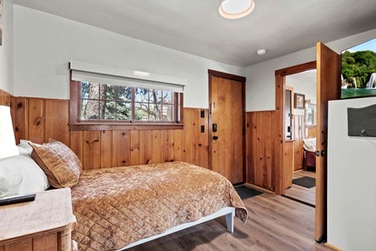 Trailside Cabin Escape with Stunning Views and Easy Adventure Access in Colorado Springs, Colorado - Colorado Springs, Colorado - glamping.directory