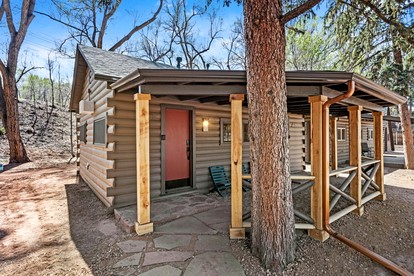 Trailside Cabin Escape with Stunning Views and Easy Adventure Access in Colorado Springs, Colorado - Colorado Springs, Colorado - glamping.directory