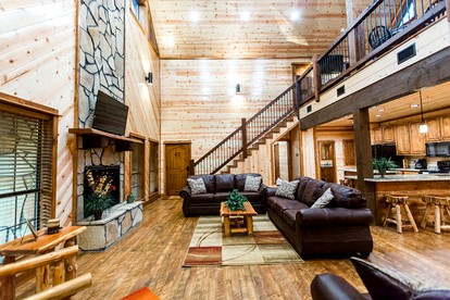 Family-Friendly Cabin Rental near Hochatown State Park in Broken Bow, Oklahoma - Broken Bow, Oklahoma - glamping.directory