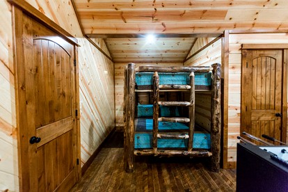 Family-Friendly Cabin Rental near Hochatown State Park in Broken Bow, Oklahoma - Broken Bow, Oklahoma - glamping.directory