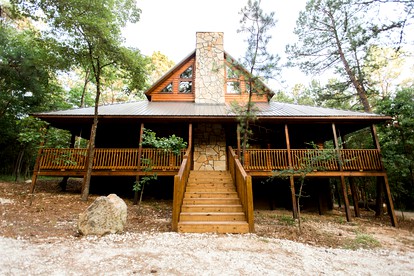 Family-Friendly Cabin Rental near Hochatown State Park in Broken Bow, Oklahoma - glamping.directory
