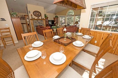 Rustic Rental Cabin with Hot Tub near Heavenly Ski Resort in South Lake Tahoe, California - South Lake Tahoe, California - glamping.directory