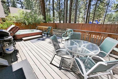 Rustic Rental Cabin with Hot Tub near Heavenly Ski Resort in South Lake Tahoe, California - South Lake Tahoe, California - glamping.directory