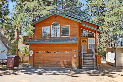 Rustic Rental Cabin with Hot Tub near Heavenly Ski Resort in South Lake Tahoe, California - glamping.directory