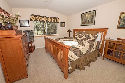 Rustic Rental Cabin with Hot Tub near Heavenly Ski Resort in South Lake Tahoe, California - South Lake Tahoe, California - glamping.directory