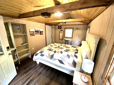 Tranquil Creekside Tiny House in the Appalachian Mountains, Perfect for a Weekend to Disconnect - Purlear, North Carolina - glamping.directory