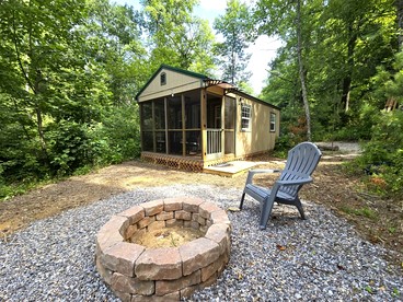 Tranquil Creekside Tiny House in the Appalachian Mountains, Perfect for a Weekend to Disconnect - Purlear, North Carolina - glamping.directory