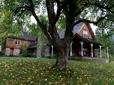 Charming Log Cabin Rental with Outdoor Grill near Gifford Pinchot National Forest - glamping.directory