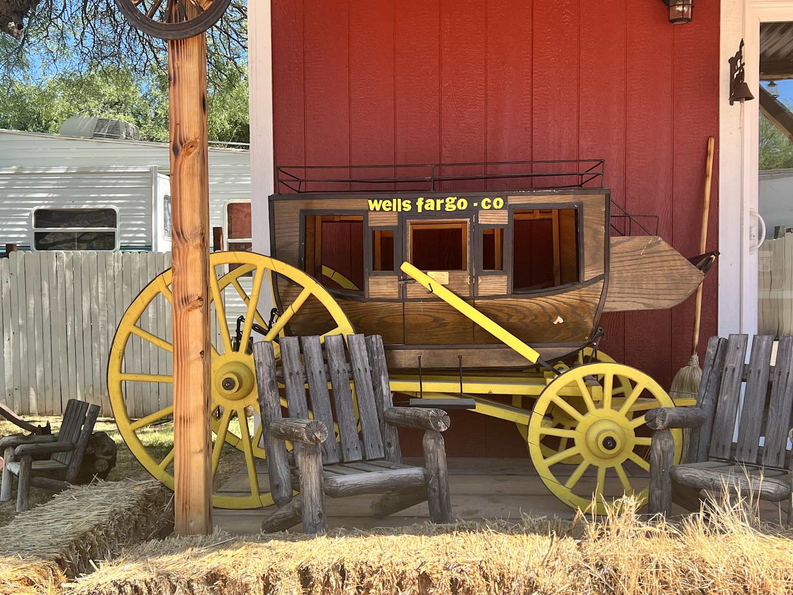 Jakes Corner RV Park - glamping.directory