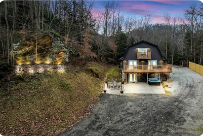 Luxurious Cabin Retreat with Pickleball Court & Hot Tub near Hocking Hills, Sugar Grove OH - glamping.directory