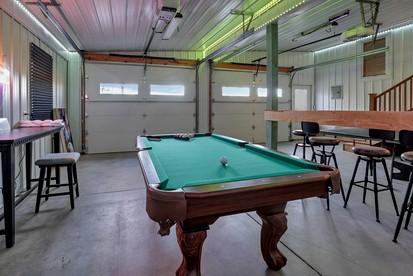 Luxurious Cabin Retreat with Pickleball Court & Hot Tub near Hocking Hills, Sugar Grove OH - Sugar Grove, Ohio - glamping.directory