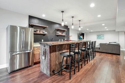 Luxurious Cabin Retreat with Pickleball Court & Hot Tub near Hocking Hills, Sugar Grove OH - Sugar Grove, Ohio - glamping.directory