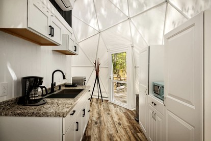 Stunning Dome with Barbecue and Hot-tub in Capon Bridge, West Virginia - Capon Bridge, West Virginia - glamping.directory