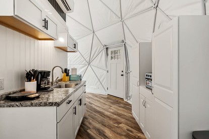 Stunning Dome with Barbecue and Hot-tub in Capon Bridge, West Virginia - Capon Bridge, West Virginia - glamping.directory