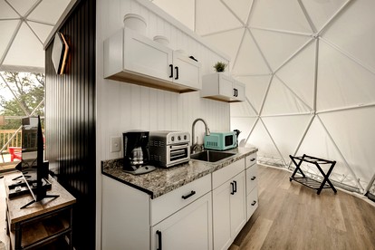 Stunning Dome with Barbecue and Hot-tub in Capon Bridge, West Virginia - Capon Bridge, West Virginia - glamping.directory