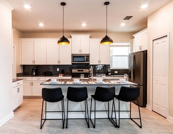 Charming Cottage with Swimming Pool in Four Corners, Florida - Four Corners, Florida - glamping.directory