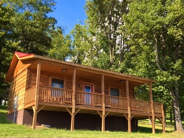 Cozy Cabin Rental for Couples' Getaway near Blue Ridge Parkway, North Carolina - Purlear, North Carolina - glamping.directory