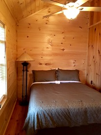 Cozy Cabin Rental for Couples' Getaway near Blue Ridge Parkway, North Carolina - Purlear, North Carolina - glamping.directory