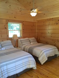 Cozy Cabin Rental for Couples' Getaway near Blue Ridge Parkway, North Carolina - Purlear, North Carolina - glamping.directory