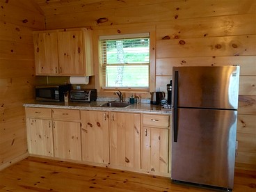 Cozy Cabin Rental for Couples' Getaway near Blue Ridge Parkway, North Carolina - Purlear, North Carolina - glamping.directory