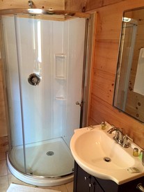 Cozy Cabin Rental for Couples' Getaway near Blue Ridge Parkway, North Carolina - Purlear, North Carolina - glamping.directory