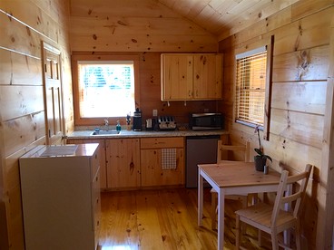 Cozy Cabin Rental for Couples' Getaway near Blue Ridge Parkway, North Carolina - Purlear, North Carolina - glamping.directory