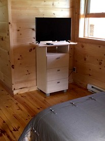 Cozy Cabin Rental for Couples' Getaway near Blue Ridge Parkway, North Carolina - Purlear, North Carolina - glamping.directory