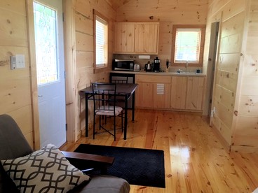 Cozy Cabin Rental for Couples' Getaway near Blue Ridge Parkway, North Carolina - Purlear, North Carolina - glamping.directory
