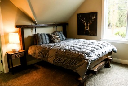 Riverfront Romantic Getaway Rental near Mount Pilchuck in Granite Falls, Washington - Granite Falls, Washington - glamping.directory