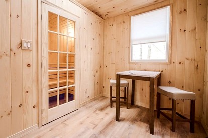 Chic Cabin with Sauna, Spa and Billiard in East Stroudsburg, Pennsylvania - East Stroudsburg, Pennsylvania - glamping.directory