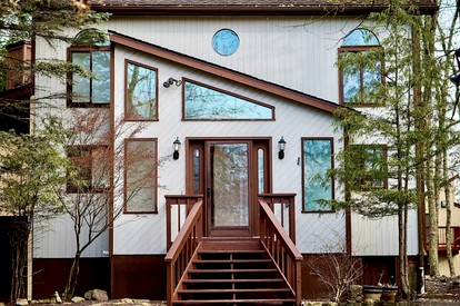 Chic Cabin with Sauna, Spa and Billiard in East Stroudsburg, Pennsylvania - glamping.directory