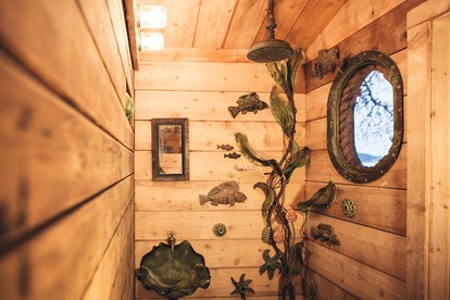 Stunning Alaska Vacation Getaway in Sweet One-Room Cabin on Kachemak Bay, Alaska - Seldovia, Alaska - glamping.directory