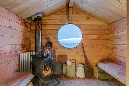 Stunning Alaska Vacation Getaway in Sweet One-Room Cabin on Kachemak Bay, Alaska - Seldovia, Alaska - glamping.directory