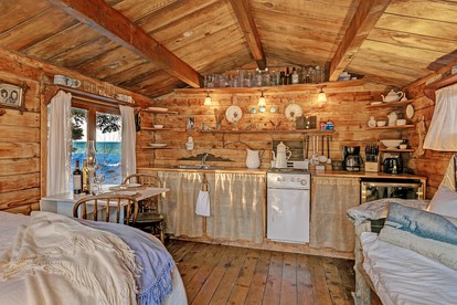Stunning Alaska Vacation Getaway in Sweet One-Room Cabin on Kachemak Bay, Alaska - Seldovia, Alaska - glamping.directory