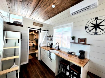 Stargazing Tiny Home with Private Deck & Hot Tub near Zion National Park, Apple Valley, Utah - Apple Valley, Utah - glamping.directory