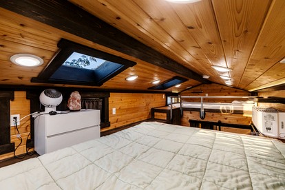 Stargazing Tiny Home with Private Deck & Hot Tub near Zion National Park, Apple Valley, Utah - Apple Valley, Utah - glamping.directory
