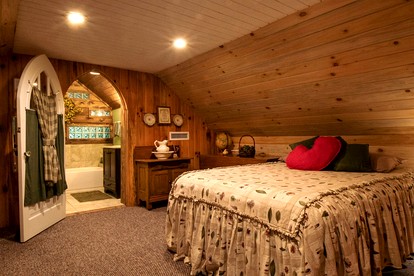 Charming Appalachian Mountain Cabin for Glamping near the Nantahala River - 163 Clinton Cabin RdAquone, North Carolina - glamping.directory